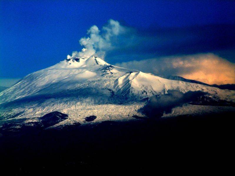 На Сицилии проснулся вулкан Этна, часть авиапространства закрыли - Cursorinfo: главные новости Израиля