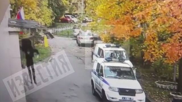 Неудачная попытка побега мужчины из отдела полиции попала на видео