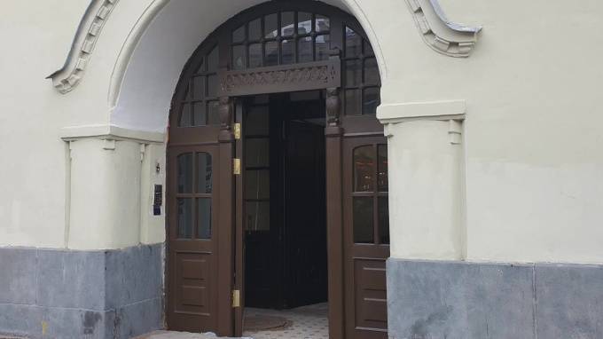 Доходному дому Станового вернули исторические двери