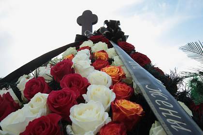 Стало известно об автоматчиках у могилы Захарченко в ДНР