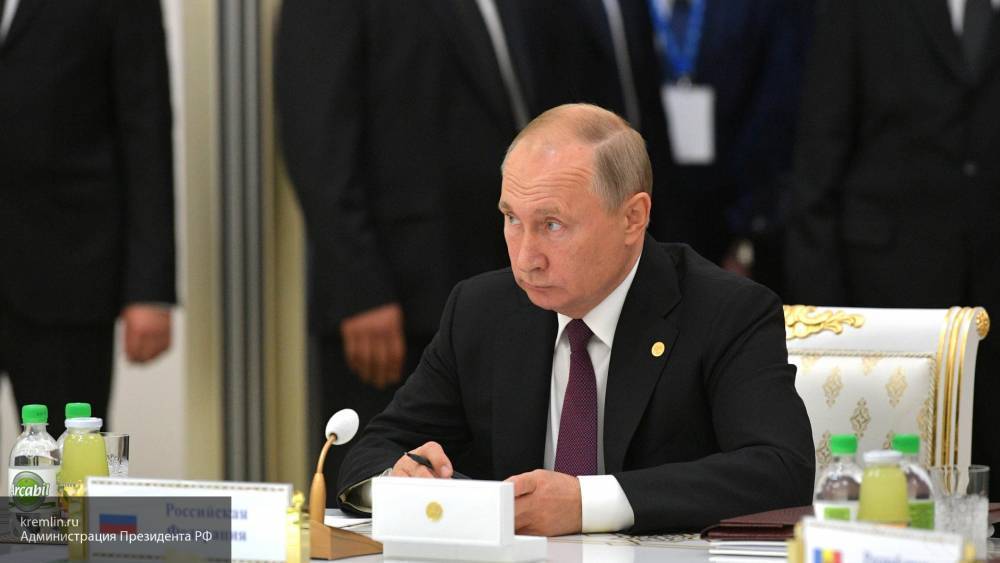 Зеленский не может обеспечить разведение сил в Донбассе, уверен Путин