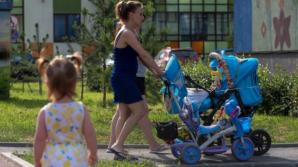 Минтруд РФ намерен изменить условия выплаты пособия по уходу за ребенком