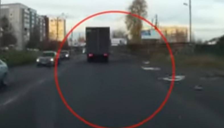Регистратор снял, как грузовик сбил 7-летнего ребенка в Петрозаводске