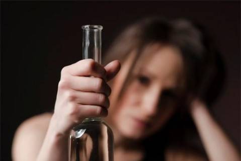 Более двух миллионов россиян обратились к врачу из-за алкоголизма в 2018 году