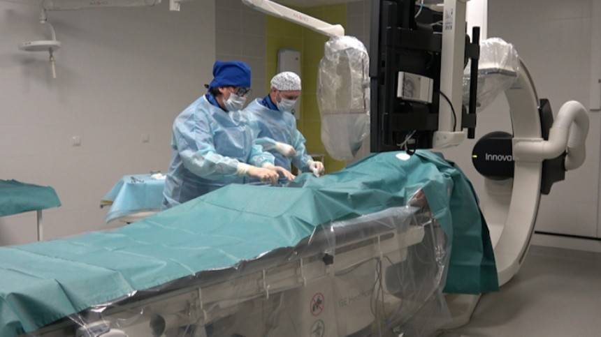 Хирург из Петербурга провел первую операцию в новом сосудистом центре под Калининградом