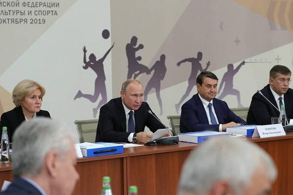 Путин предложил компаниям ввести должности спортивных инструкторов