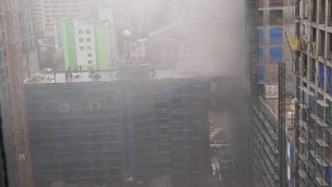 Из горящей новой высотки в Москве эвакуировали 20 человек