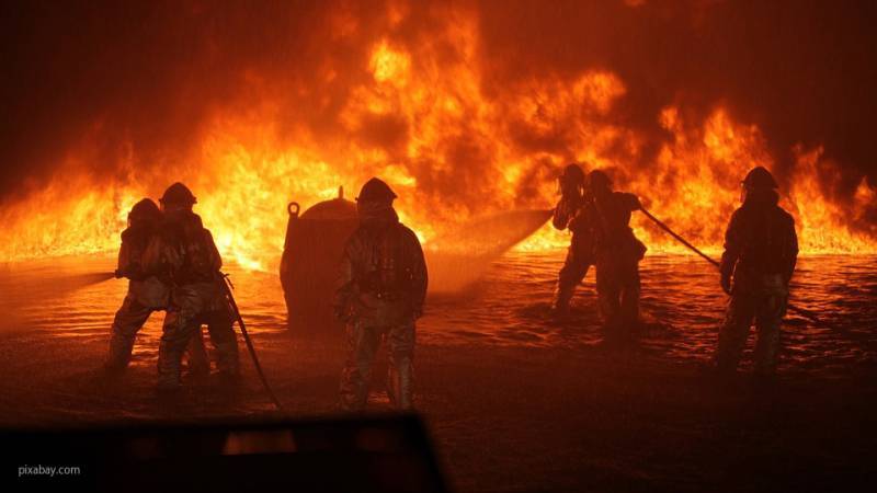 Склад с пухом и пером загорелся в Новосибирске
