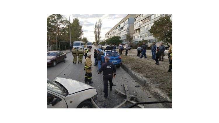 В Феодосии столкнулись две легковушки: трое пострадавших
