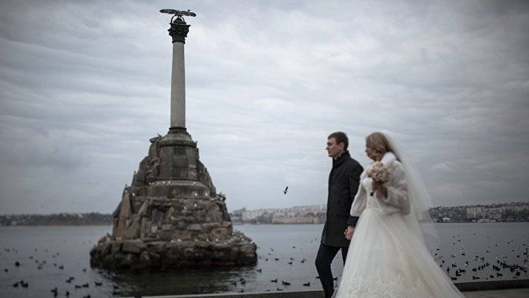 Сколько стоить сыграть свадьбу в Крыму, рассказали эксперты