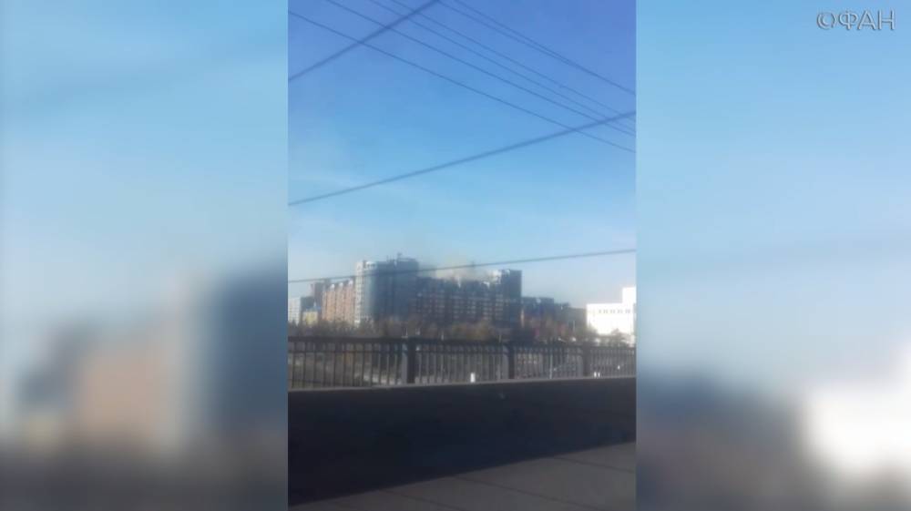 Жилой дом загорелся в Центральном районе Красноярска, ФАН публикует видео