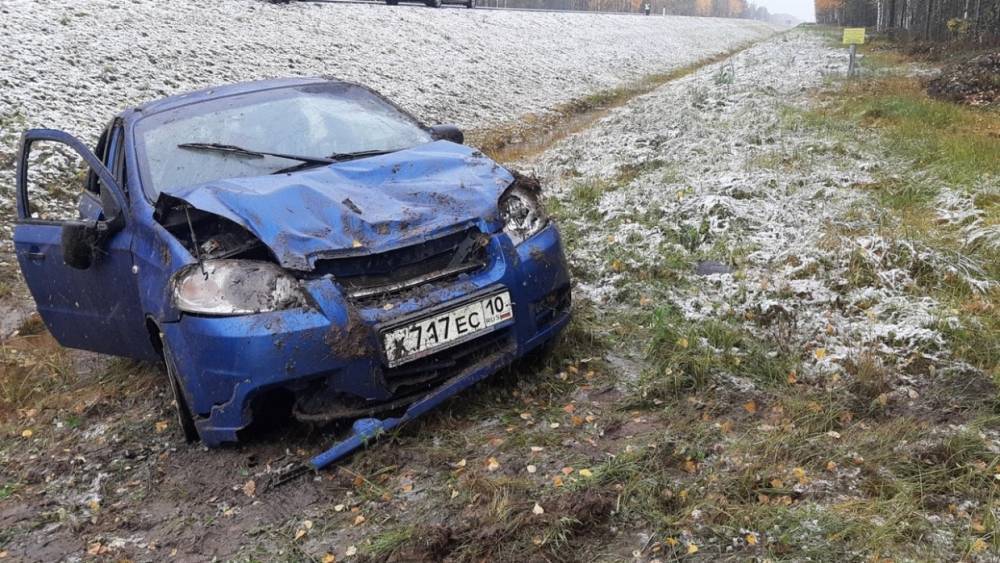 Две женщины пострадали в перевернувшейся машине в Медвежьегорском районе