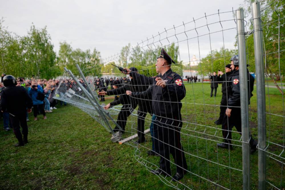 В Екатеринбурге арестовали активиста, выступавшего против опроса о месте строительства храма