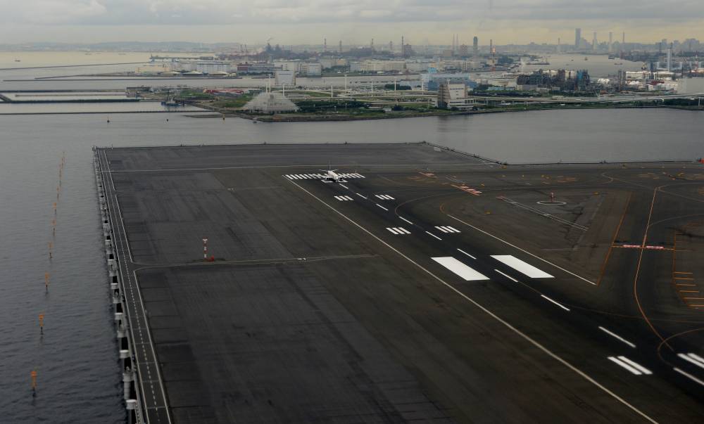 Из-за мощного тайфуна международный аэропорт в Токио будет закрыт
