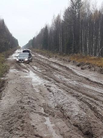 Народный корреспондент: «В Троицко-Печорском районе машины из грязи вытаскивают грейдеры»