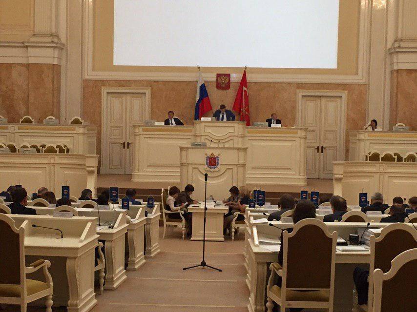 Спикер петербургского ЗакСа Макаров оценил нового председателя комиссии по образованию