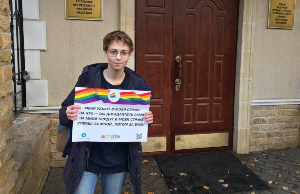 Полиция задержала восьмерых ЛГБТ-активистов около представительства Чечни в Москве