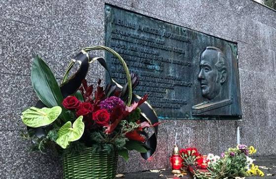 Жители Калининграда почтили память космонавта Леонова
