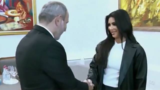 Кардашьян встретилась с премьером Армении и получила имя Эгине