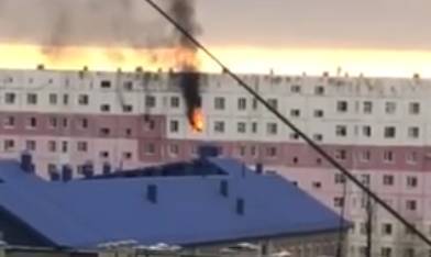 Видео: в жилом доме Нижневартовска произошел пожар