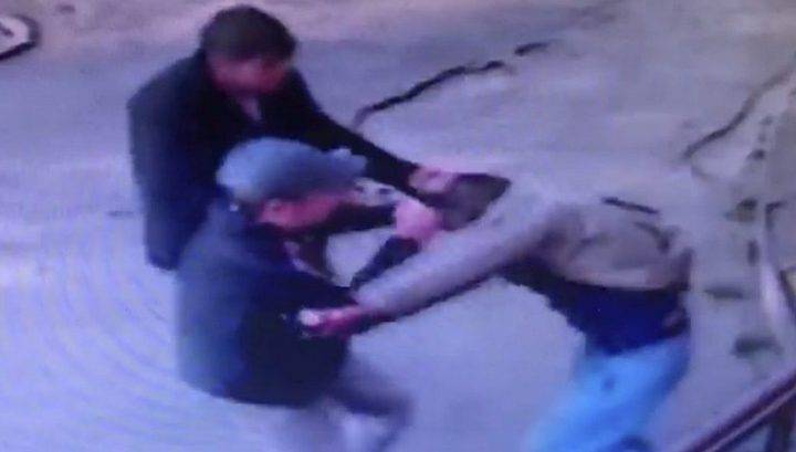 Камера сняла момент убийства мужчины в Прокопьевске