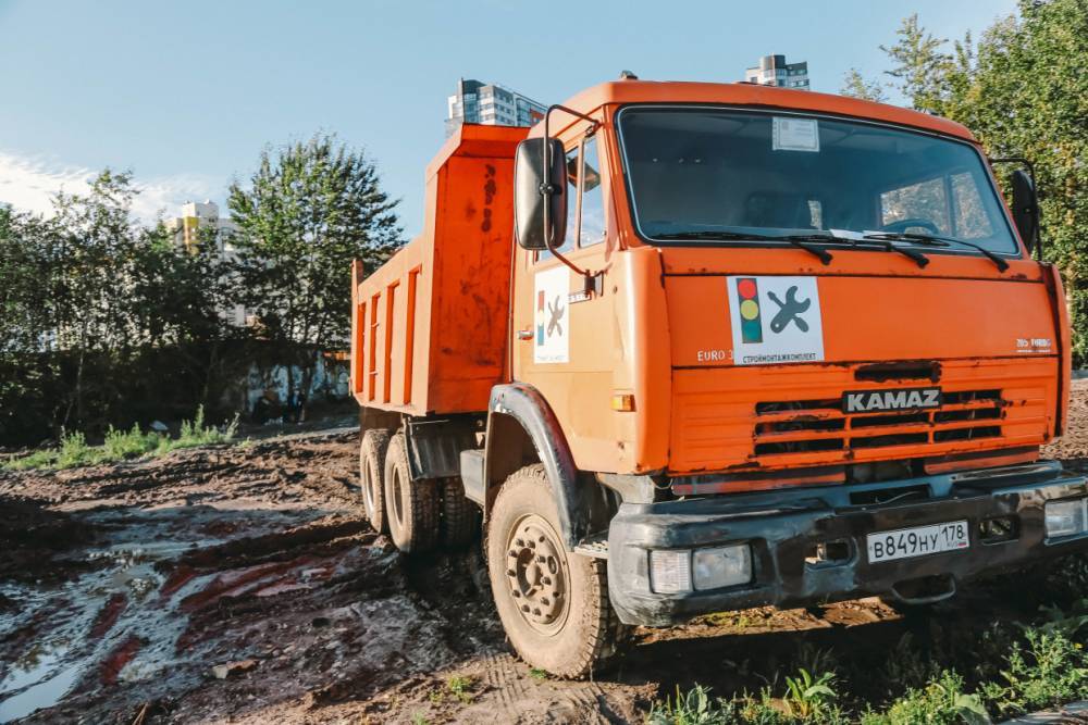 Петербургские водители грузовых авто зарабатывают до 450 тысяч рублей