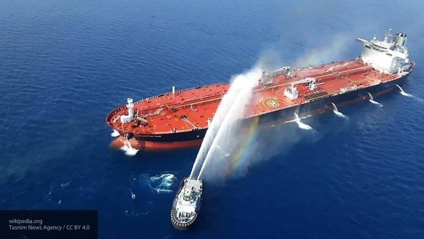 СМИ узнали подробности взрыва на иранском танкере, в который попали ракеты