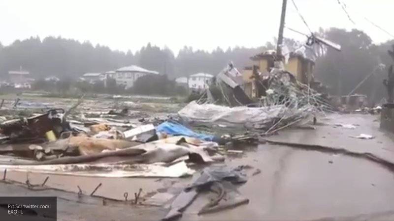Видео разрушительных последствий тайфуна в Японии появилось в Сети