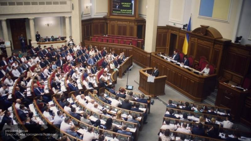 Вопрос досрочных местных выборов на Украине в повестке дня не значится, заявили в Раде