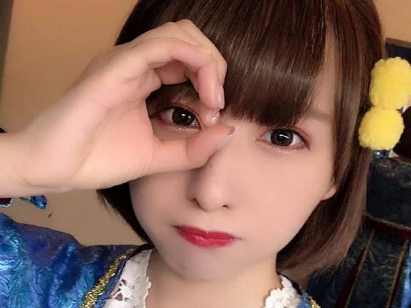 В Японии поклонник вычислил адрес певицы по отражению в зрачках на фото