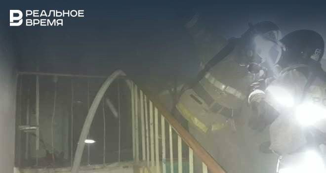 В ночь на 12 октября в Альметьевске пожарные спасли из горящего дома четырех человек