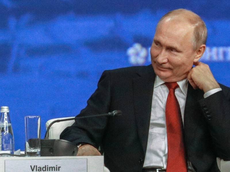 Путин пошутил про вмешательство в выборы США