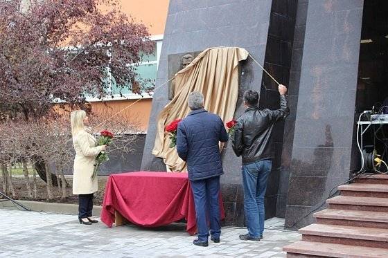 В Туле открыли мемориальную доску Станиславу Аверину