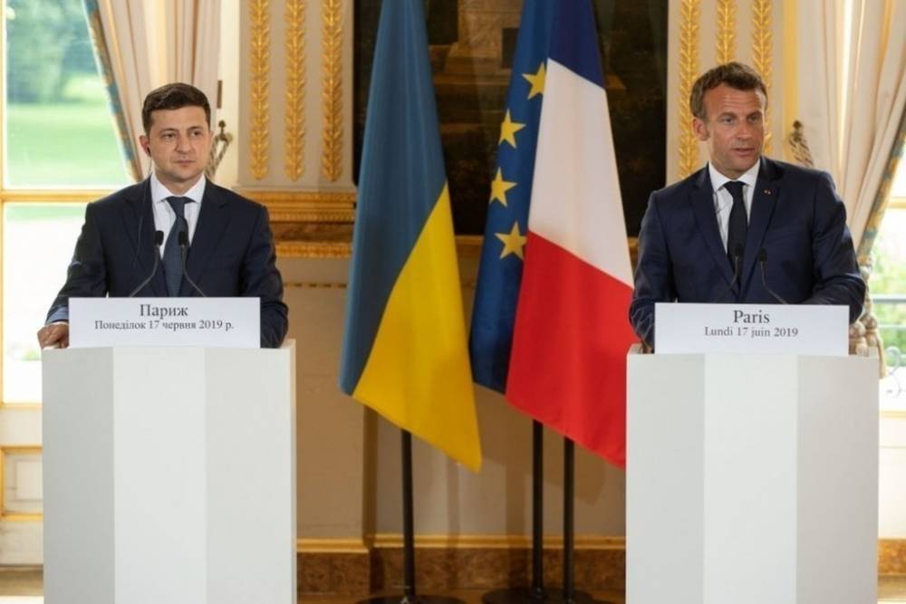 Зеленский захотел от Франции большей поддержки в конфликте с Россией