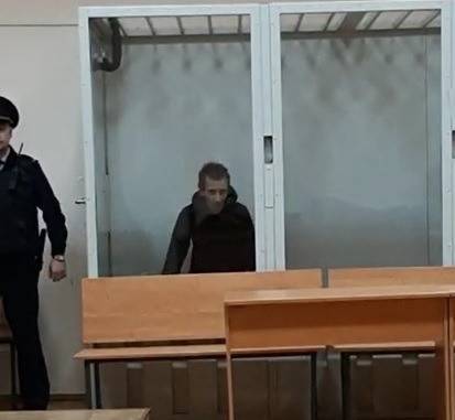 Суд арестовал подозреваемого в убийстве школьницы в Саратове