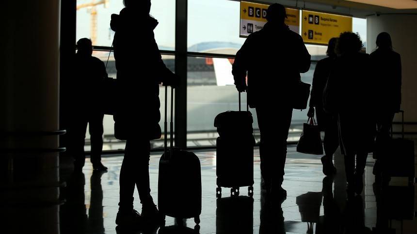 Более 400 пассажиров из Антальи провели ночь в «Пулково» в ожидании багажа