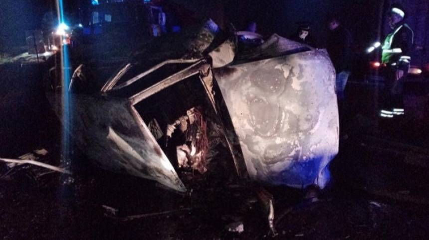 Три человека сгорели заживо в перевернувшейся машине в Свердловской области