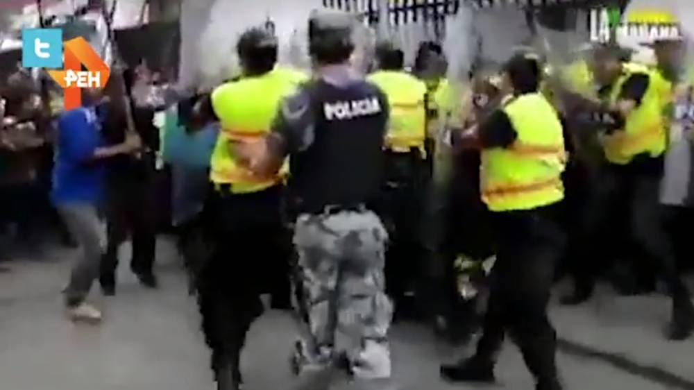 Президент Эквадора ввел комендантский час в связи с протестами