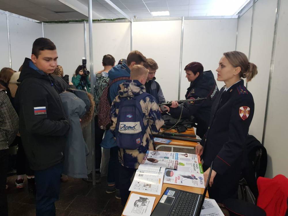 В Вологде открылась ярмарка профессий для молодежи