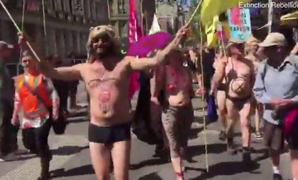 Видео: голые защитники природы вышли на парад в Мельбурне