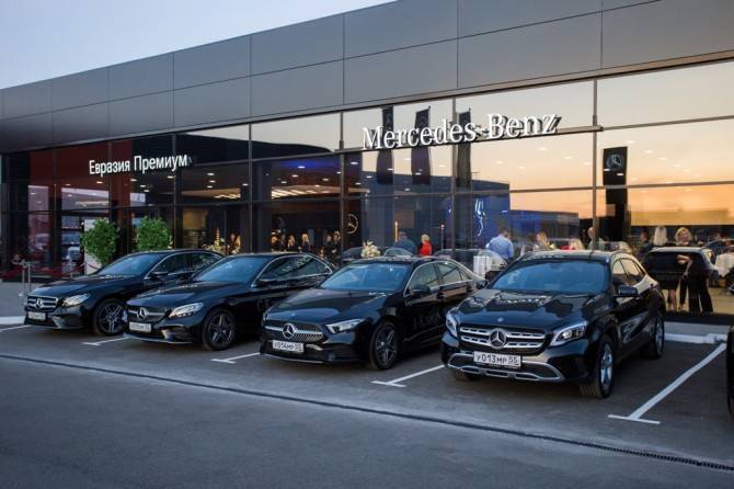 Mercedes-Benz открыл новый дилерский центр в Омске
