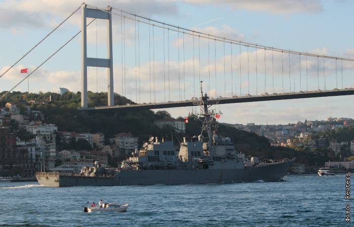 Российские военные сообщили о наблюдении за эсминцем США в Черном море