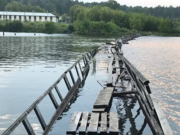 СКР организовал проверку из-за разваливающегося моста через Сысертский пруд
