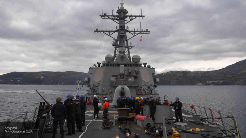 Американский эсминец взят на сопровождение кораблями Черноморского флота