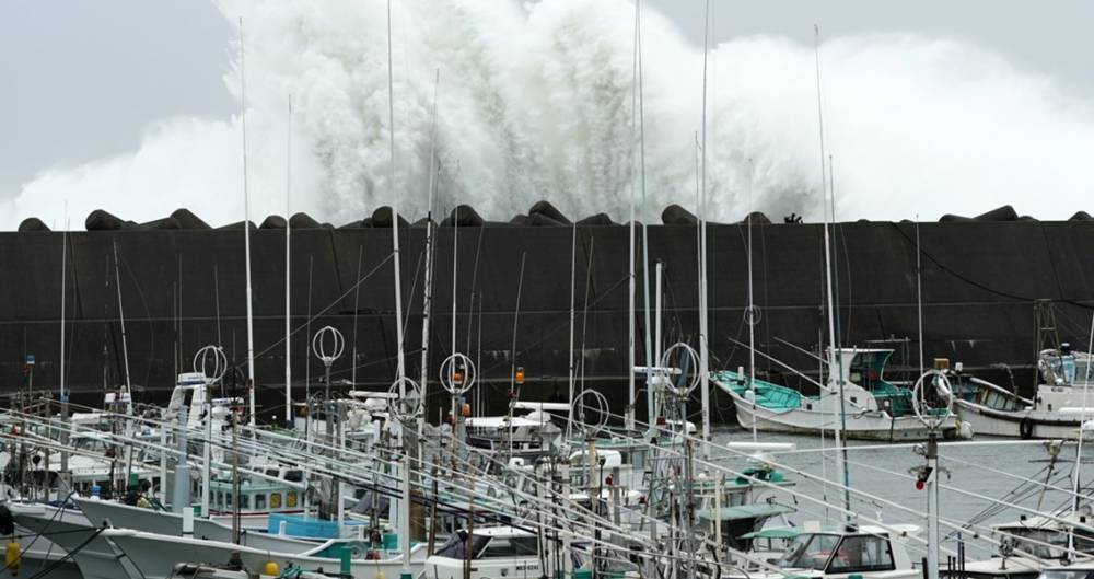 Число погибших из-за тайфуна в Японии выросло до 19 человек