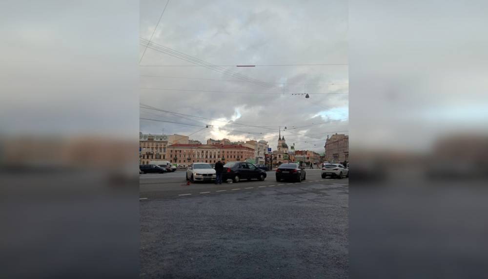 Площадь Белинского не поделили два автомобилиста