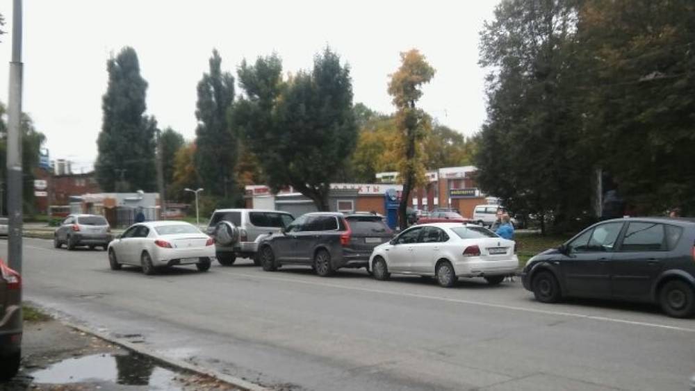 Четыре машины столкнулись на ул. Аллея Смелых в Калининграде