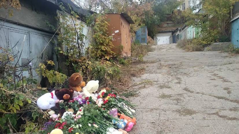 В Саратове сотни жителей пришли проститься с убитой девочкой