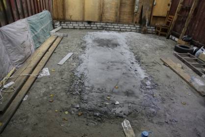 Забетонированное тело обнаружили в гараже в Брянске