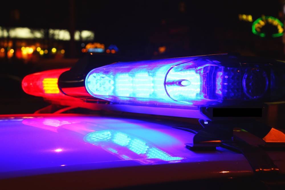 Полицейский в США снял, как застрелил женщину в ее собственном доме